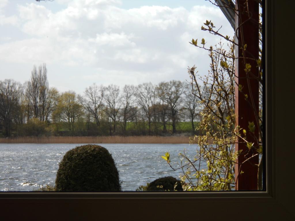 Bungalow Idylle Am See 诺伊鲁平 外观 照片