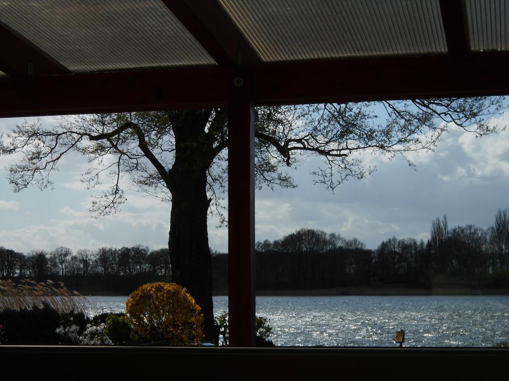 Bungalow Idylle Am See 诺伊鲁平 外观 照片