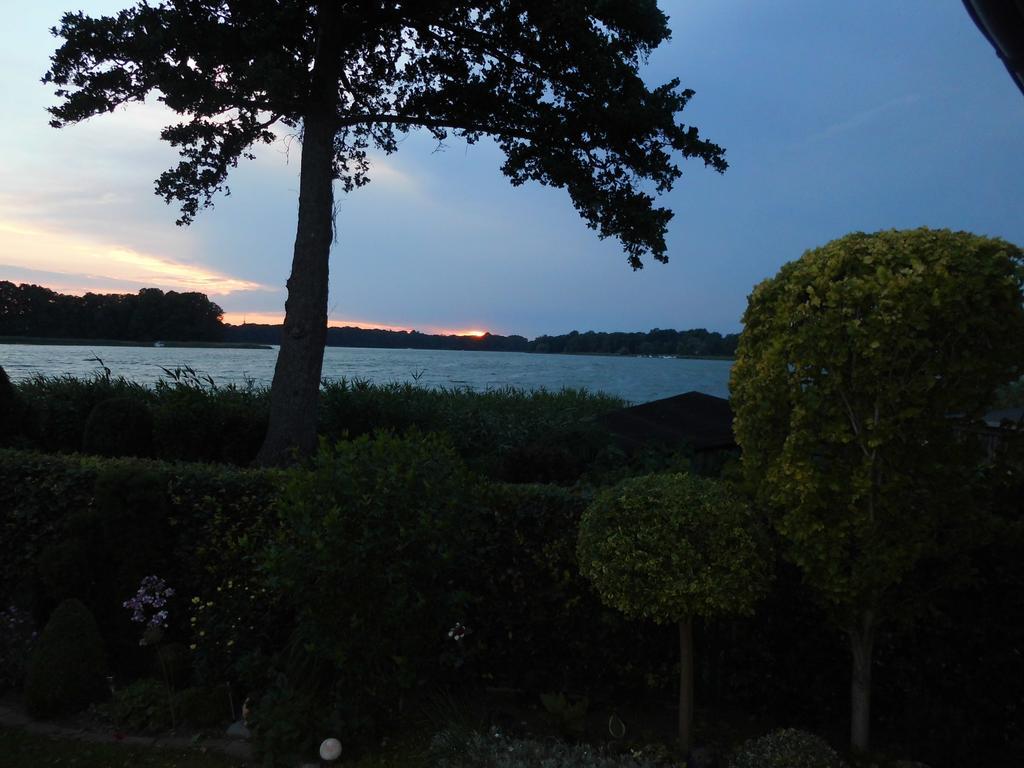 Bungalow Idylle Am See 诺伊鲁平 外观 照片