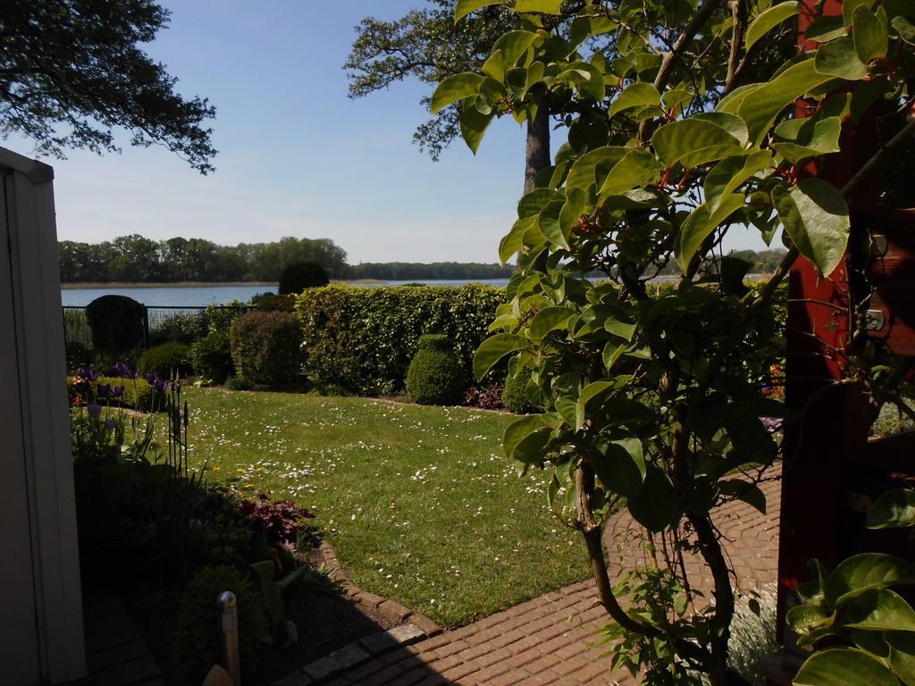 Bungalow Idylle Am See 诺伊鲁平 外观 照片
